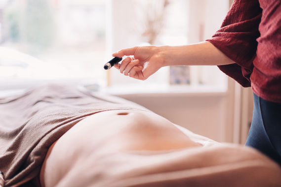 Mankind specialist Moederzacht massage in Sittard Sandy Pieters is er voor alle vrouwen tijdens en na zwangerschap met massage.  