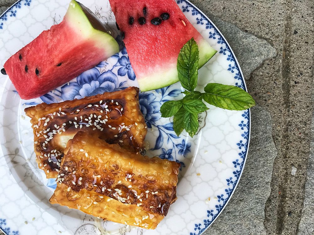 How to make feta parcels with phyllo dough and honey