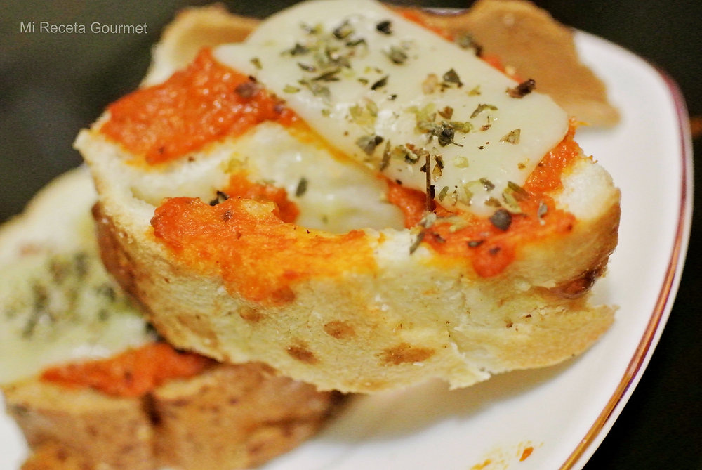 TOSTADAS CON PASTA DE TOMATE CASERA Y QUESO MOZZARELLA tostadas-con-pasta-de-tomate-casera-y-queso-mozzarella