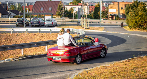 Trzymanie się za ręce podczas oficjalnej ceremonii