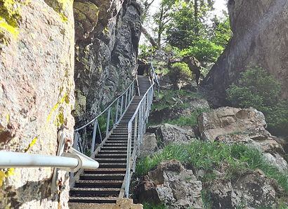 pour-acceder-au-belvedere-des-hirschsteine-il-faut-emprunter-un-escalier-de-quelque-80-mar