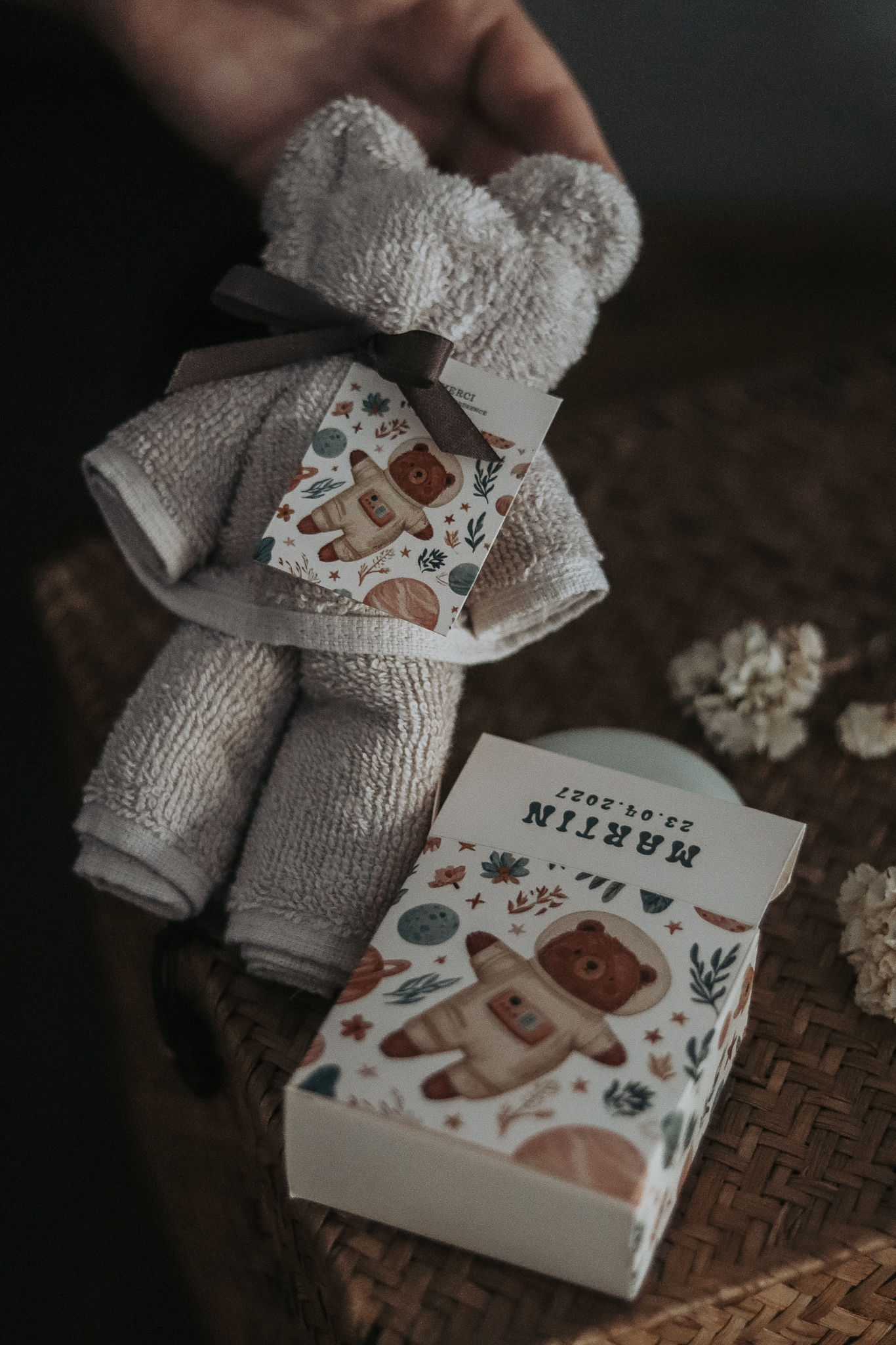 Cadeau invité personnalisé – Mini serviette ourson & savon – baptême