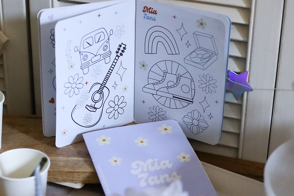 Miniature : Petit livret de coloriage personnalisé + mini boîte de crayons –groovy