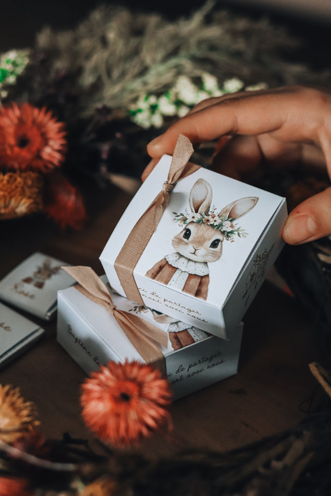 Miniature : Cadeau Invité - Petite Boîte avec Illustration Lapine Fleurie