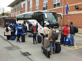 Květnové a červnové termíny odjezdu zpoplatněné autobusové dopravy z Manchesteru do ČR