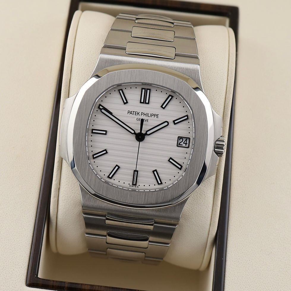 Thumbnail: Gents Stainless Steel Patek Philippe Nautilus 5711/1A-011 White Dial 2013