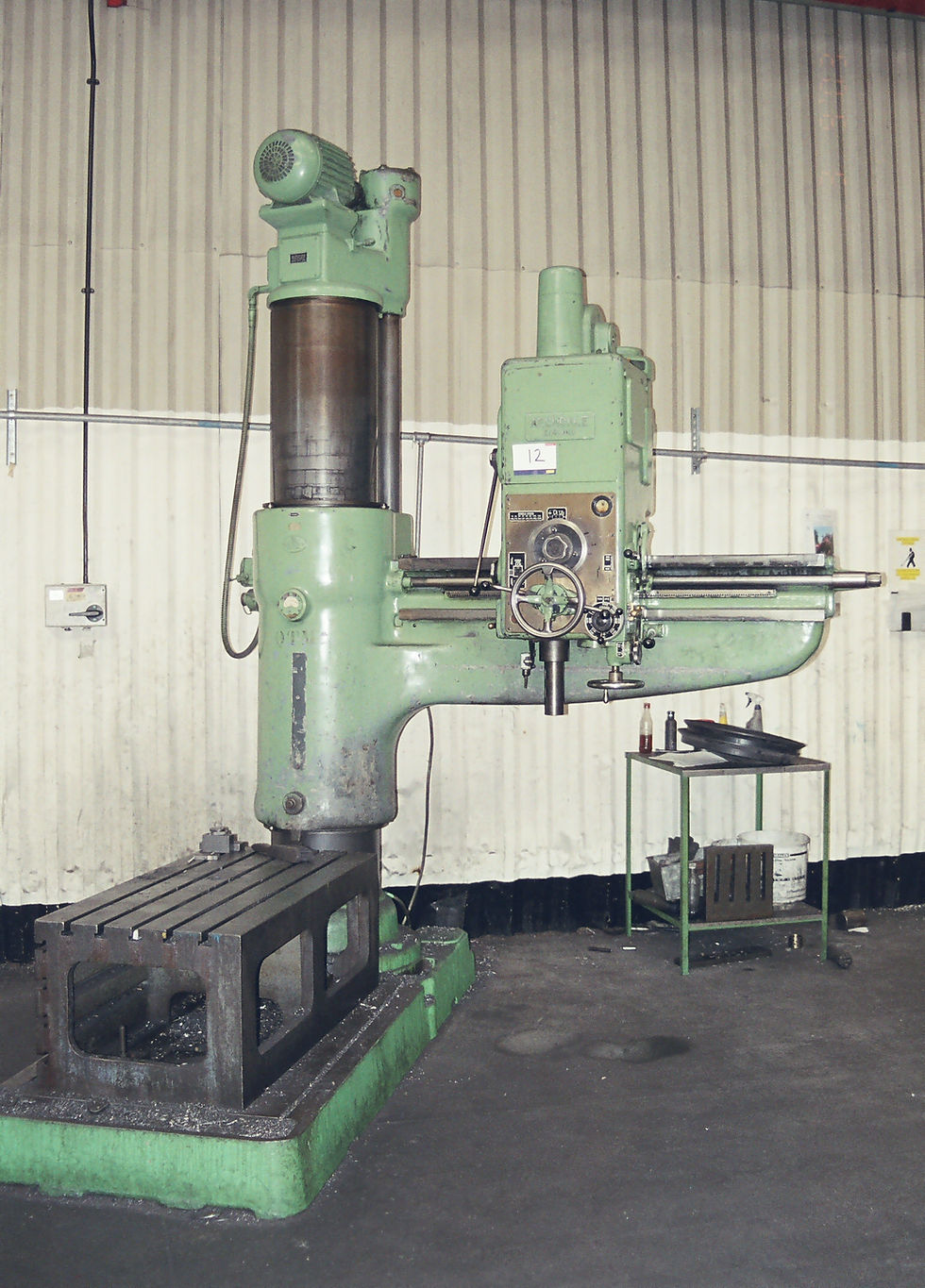 04: ARCHDALE 4’6” + ASQUITH OD2 7’0” + 2 KITCHEN & WALKER E4 RADIAL DRILLS WITH 4 X BOX TABLES