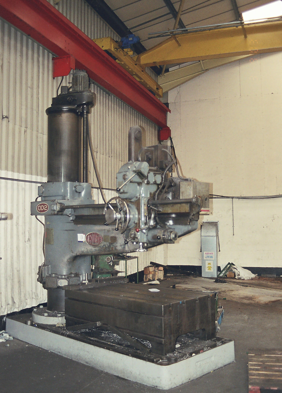 04: ARCHDALE 4’6” + ASQUITH OD2 7’0” + 2 KITCHEN & WALKER E4 RADIAL DRILLS WITH 4 X BOX TABLES