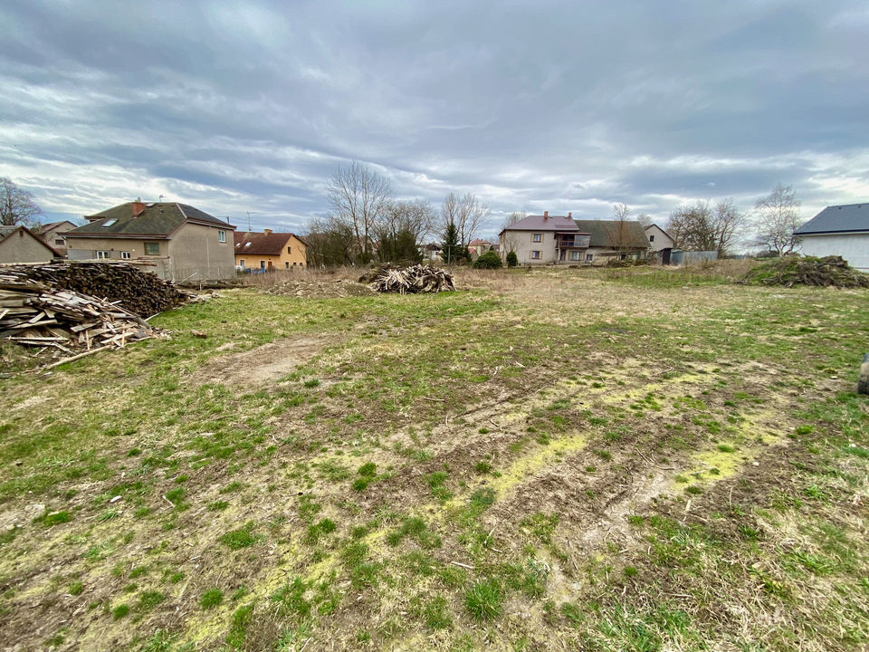 Prodej stavebního pozemku k bydlení o velikosti 1099 m2 – Holetín u Hlinska (klidná ulice)