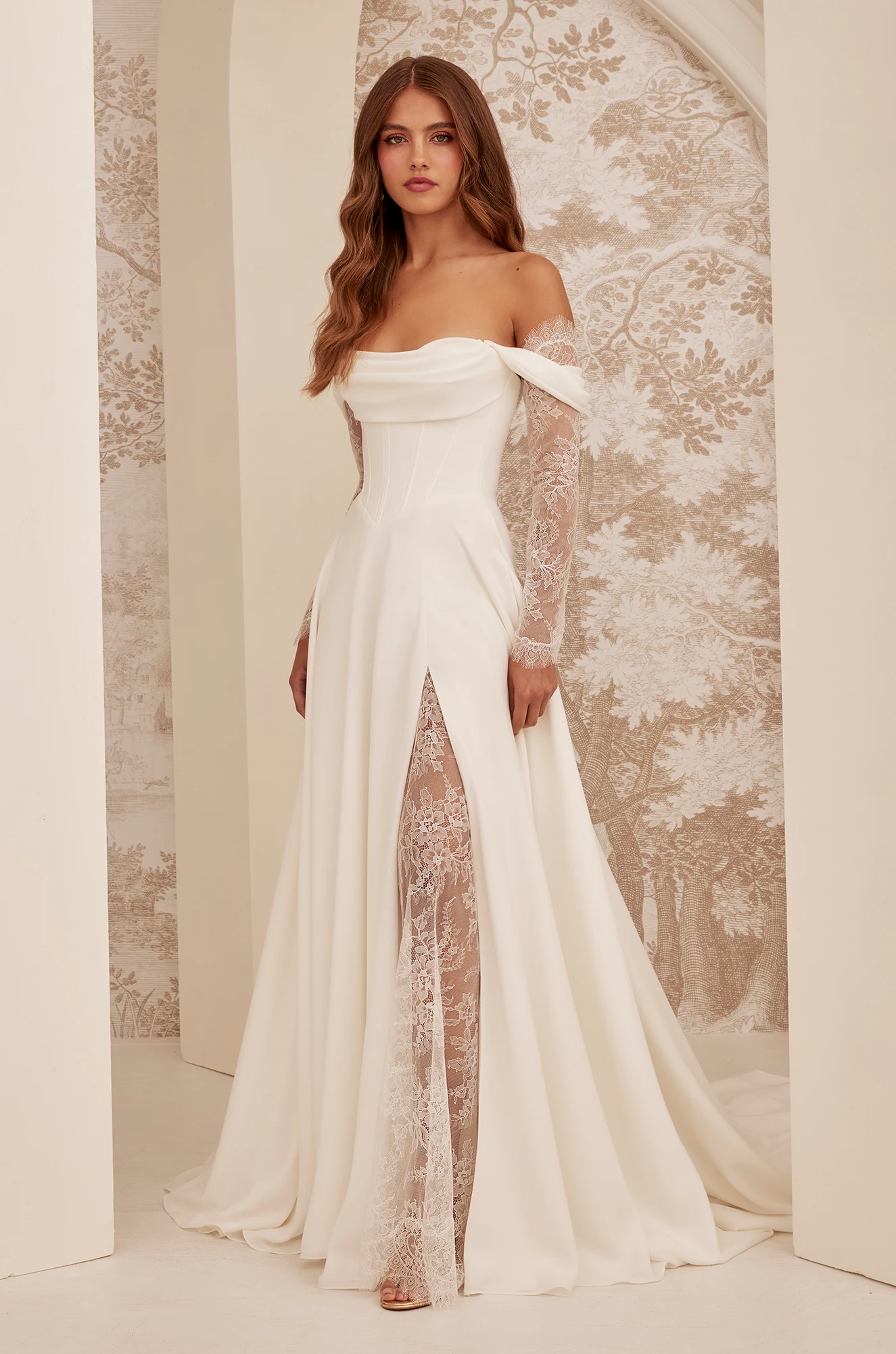 wedding dress with detachable lace sleeves