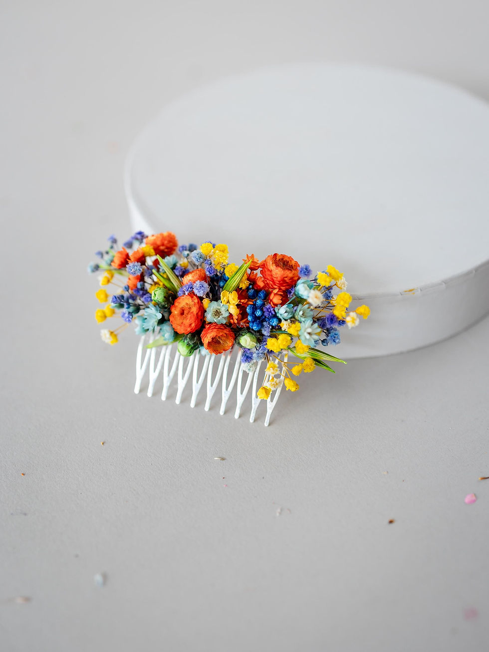 Miniaturbild: Brauthaarschmuck mit Trockenblumen