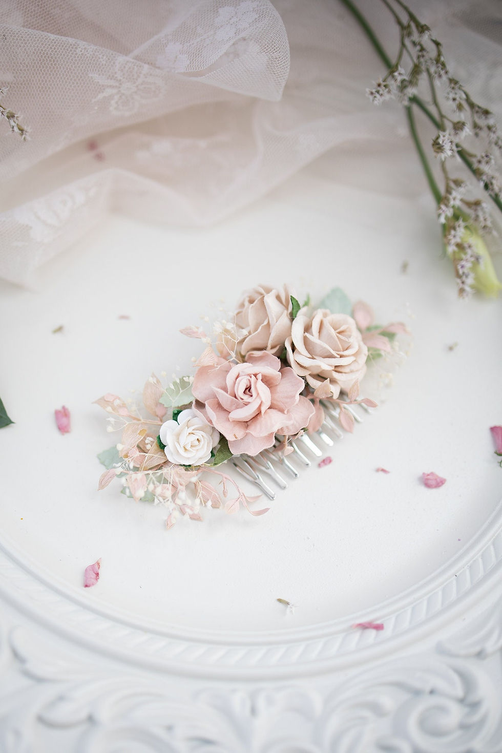 Miniaturbild: Braut Haarschmuck mit Blumen, Ruskus Blätter und Schleierkraut in nude, blush, 