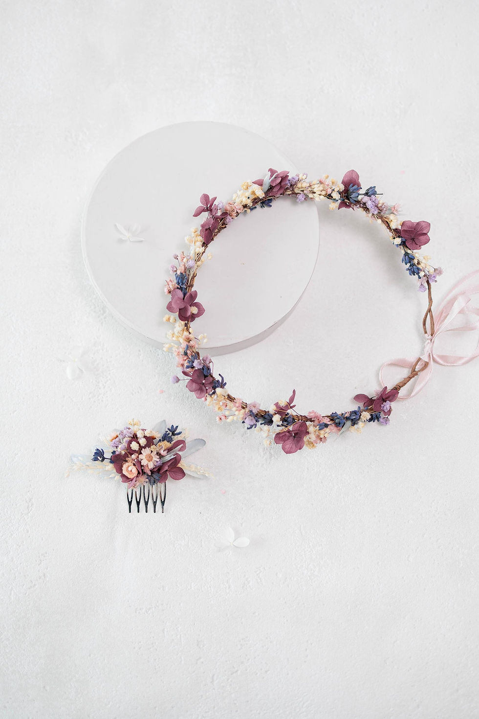 Miniaturbild: Braut Haarkamm mit Trockenblumen. Bunter Haarschmuck für die Braut mit Schleier