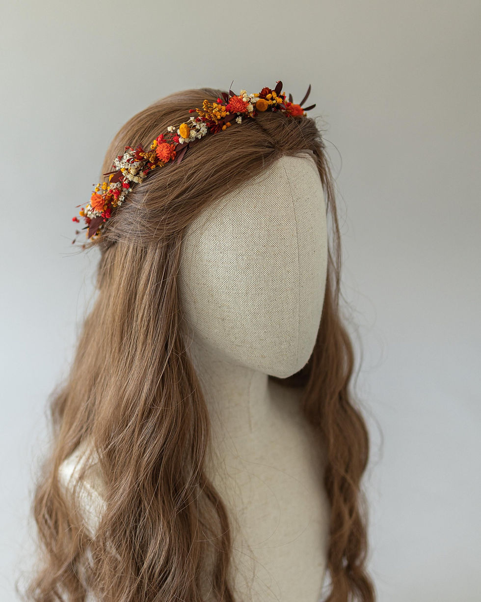 Miniaturbild: Blumenkranz mit Trockenblumen in Herbstfarben.