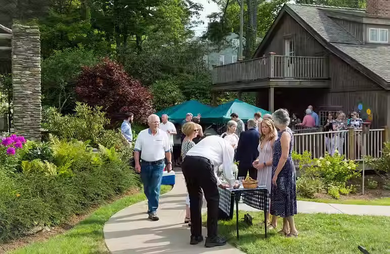 A lot of people in the compound of Edgewood Cottage