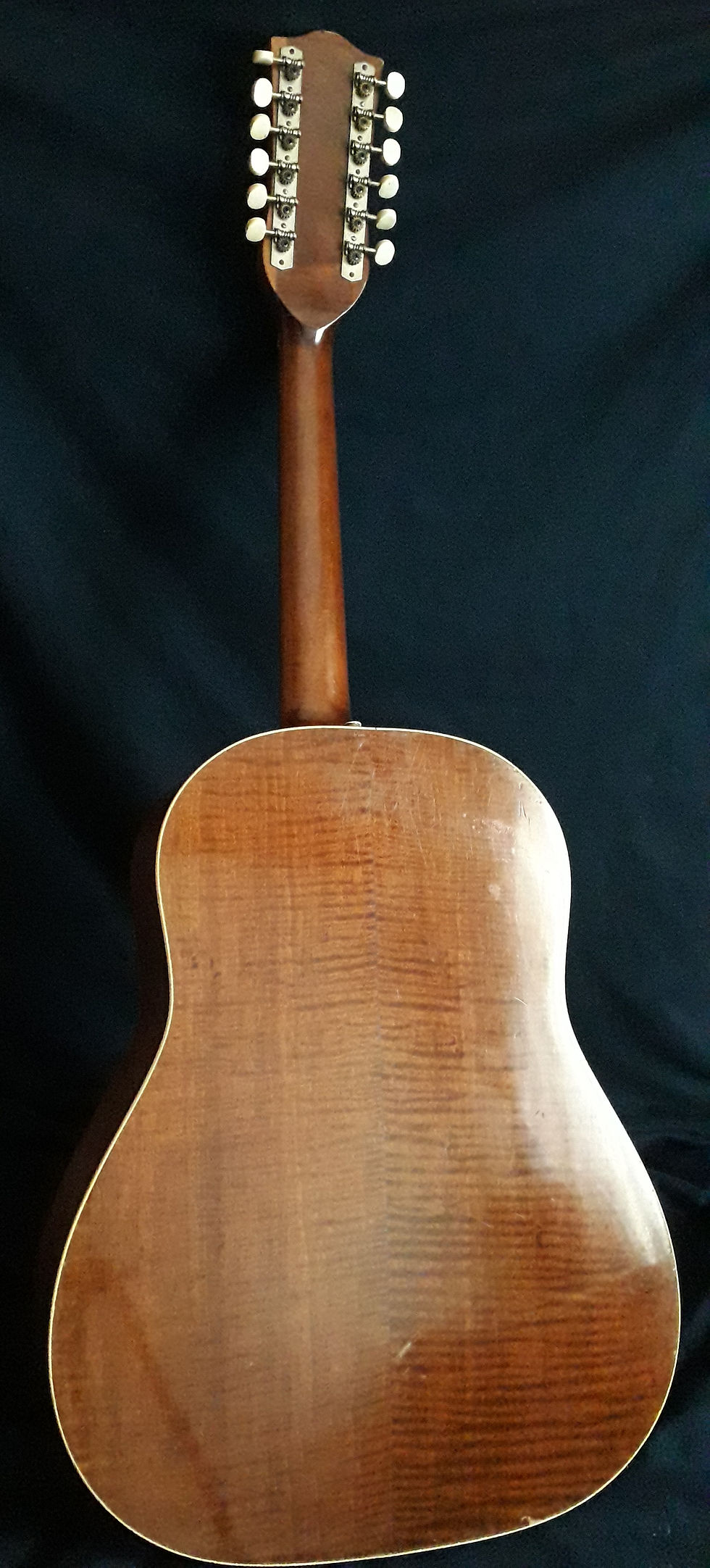 Miniature : Hofner 491 12 cuerdas (1971).