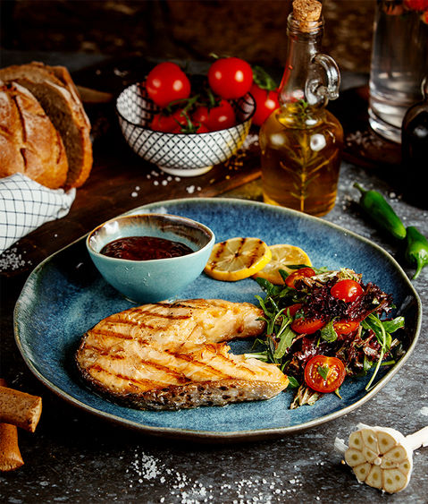 fried-fish-slice-with-herbs-vegetables-sauce kopia.jpg