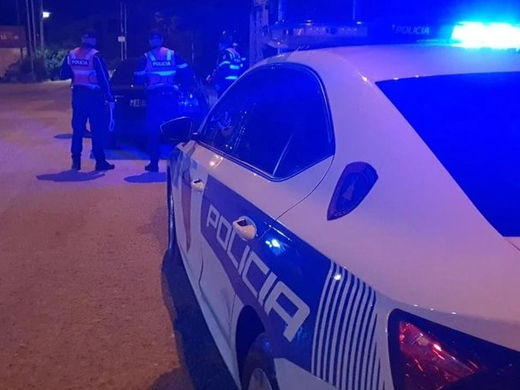 Qytetarët dëgjojnë krisma a*rme në një banesë