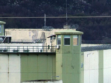 Policia kontrolle në burgun e Malandrinos, gjejnë thikë në qelinë e shqiptarit - DETAJE