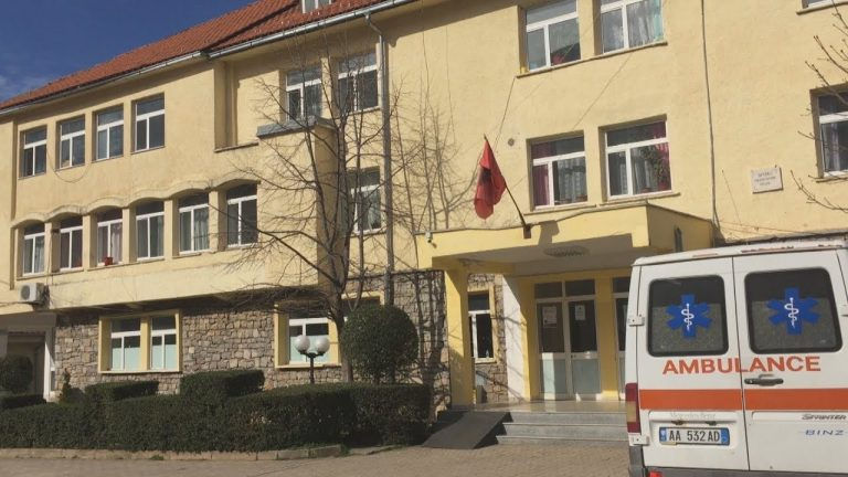 Sherri jashtë bilardos merr përmasa të rënda, tre 16-vjeçarë p*agosen me mjet prerës