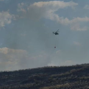 Zjarr i pakontrolluar, ndërhyrje urgjente nga toka dhe ajri