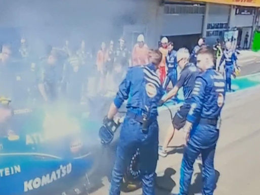 E papritura në Çmimin e madh të Austrisë – makina e Carlos Sainz merr flakë në nisje
