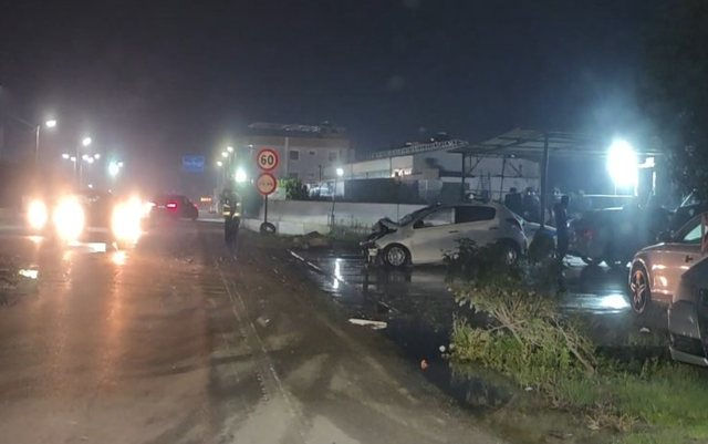 Përplasje e fortë mes dy makinave, ndërhyrje emergjente e ambulancave