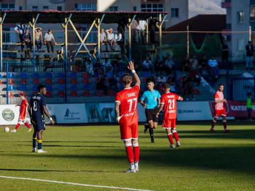 Derbi i Juglindjes nis në heshtje, por rivaliteti pritet i zjarrtë