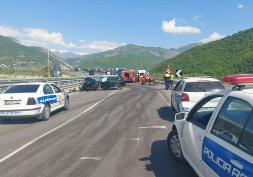 Aksident i rëndë disa të plagosur dërgohen me urgjencë në spital