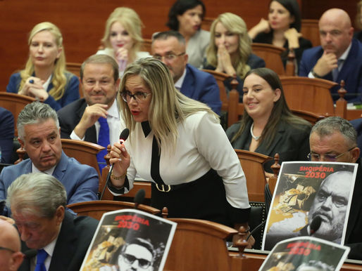 Deputetja korçare Ledina Alolli kalon me grupin parlamentar të Partisë së Lirisë!