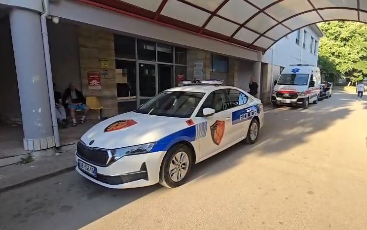 Mister në Korçë, 23-vjeçari paraqitet në spital i plagosur me th*kë dhe hesht para policisë