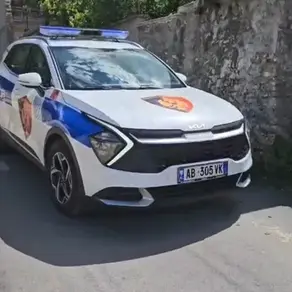 E RËNDË/ Magazina përfshihet nga zjarri masiv, humb jetën 25-vjeçari, plagoset një tjetër
