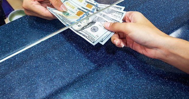 Çfarë po ndodh sot me monedhat e huaja? Ja me sa po blihen dhe shiten dollari dhe euro