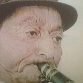 RRËNJËT E KOLONJËS: Vangjel Poda, Qytetar Nderi - Artist i Merituar