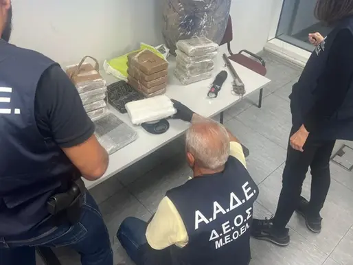 "Lumë dr*ge" në shtëpinë e Lulzim Cakës, policia greke sekuestron edhe 26 kg k*kainë