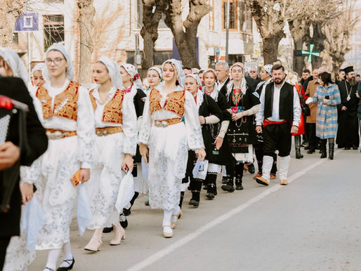 Korçë/ The parade of artists in traditional costumes has now become a tradition!