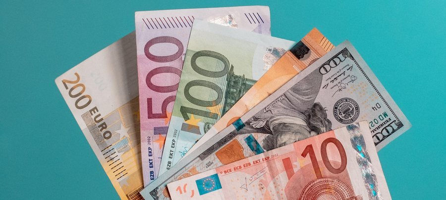 Çfarë po ndodh me monedhat e huaja? Ja sa shitet dhe blihet euro dhe dollari për ditën e sotme