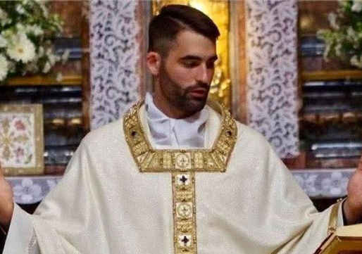 Ngjarja që shokoi Italinë, Prifti 35- vjeçar i jep fund jetës