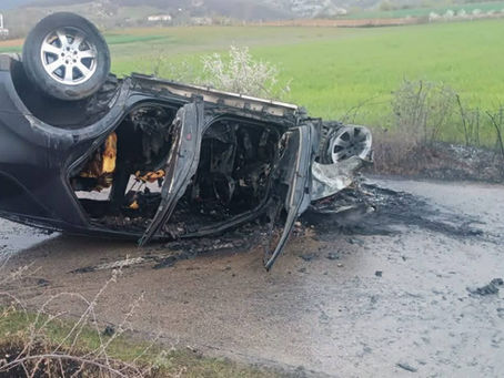 SERIOUS INCIDENT / A vehicle overturned in Devoll and caught fire! Three young people managed to escape