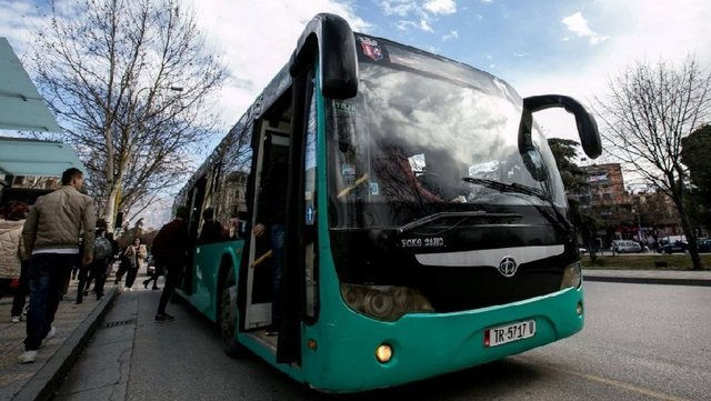44-vjeçari në pranga pasi dyshohet për ngacmim seks*al ndaj dy vajzave në autobus