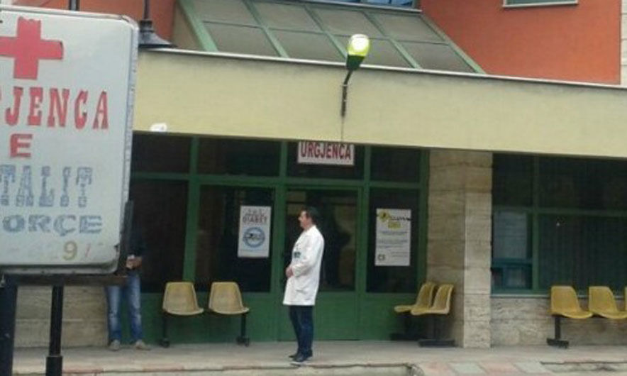 Denoncoi kirurgun ‘gjinekolog’/ “Kur aplikoi kremin për infeksion vaginal, bëri lëvizje jo të duhura!”, vajza: Mjeku më puthi dhe qeshi kur…