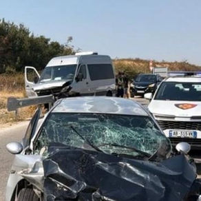 Përplasje e fortë në rrugë, 6 persona marrin plagë dhe dërgohen në spital
