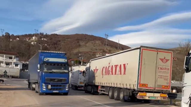 “Paralysis” of the southeast, dozens of truck drivers blocked in Qukës for 4 days, drivers: It is causing major economic damage