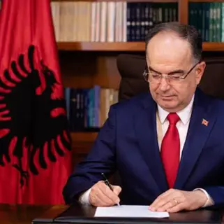 Zgjedhjet , Begaj fton partitë politike në konsultime më 30 tetor