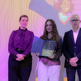 Korçë/ 77 high school students have been awarded the Excellence Scholarship by the municipality again this year