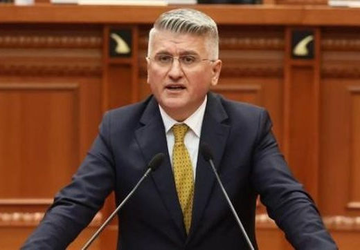 Një nënkryetar jep dorëheqjen, vendimi në dorë të Berishës