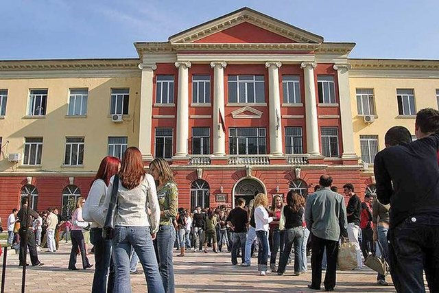 Studentët do t’u rikthehen auditoreve/ Ja data kur nis viti i ri akademik 2026–2027