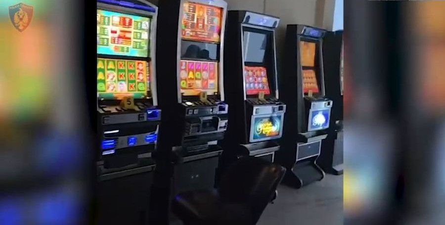 Rented premises adapted for gambling, two young men declared wanted