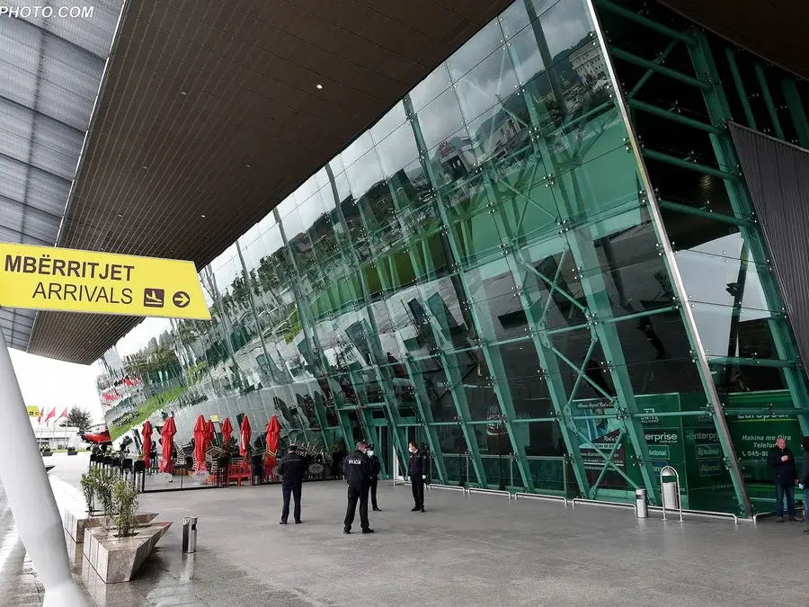 Trafiku ajror ndërkombëtar preket nga konfliktet, Tirana ndalon fluturimet