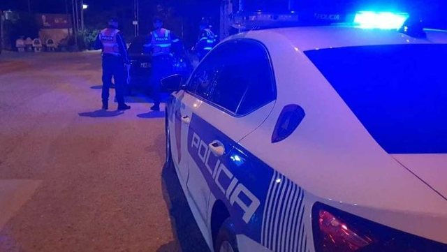 Explosion with TNT: Explosive device placed at the entrance of a shop